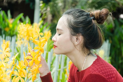 Helen 女生英文名解析