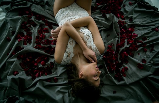 Elsa 女生英文名解析