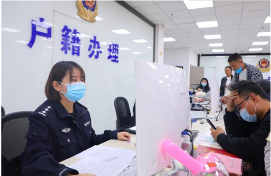 两张身份证号码不一致 可以到公安机关变更