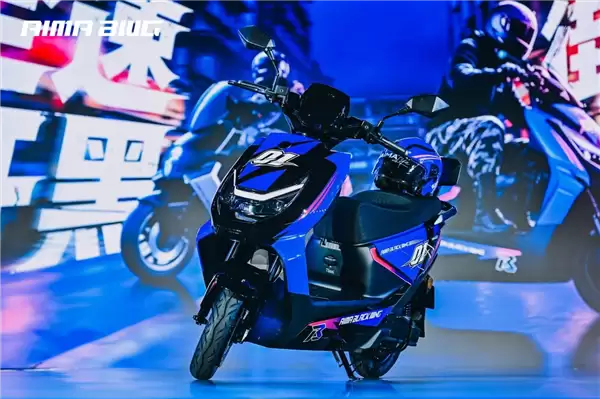 年轻人的第一台性能电摩！爱玛黑翼品牌发布 S360/S790同步登场