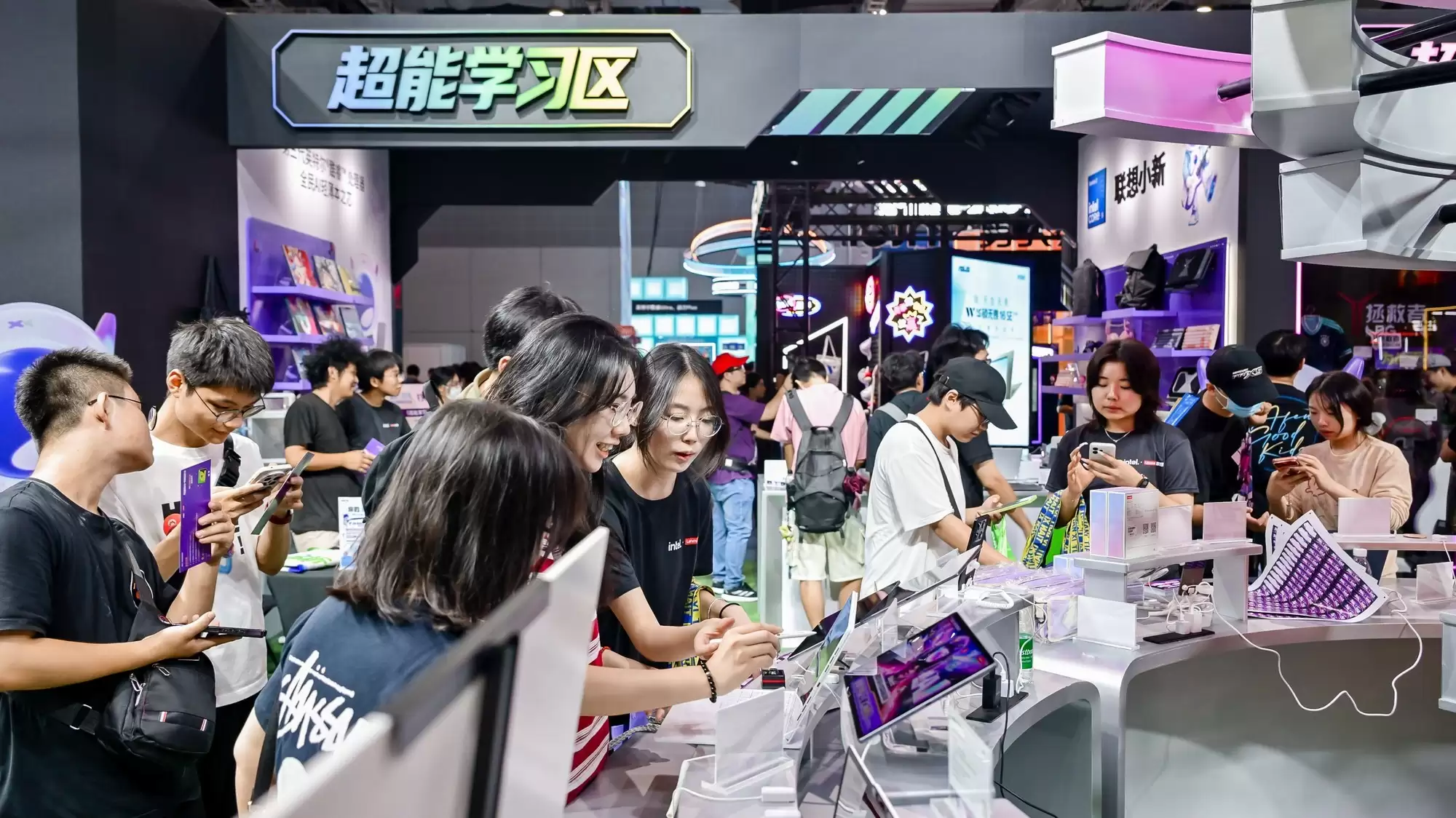 AI赋能全场景!联想携全系新品、世界杯限量版惊艳亮相BilibiliWorld 2026