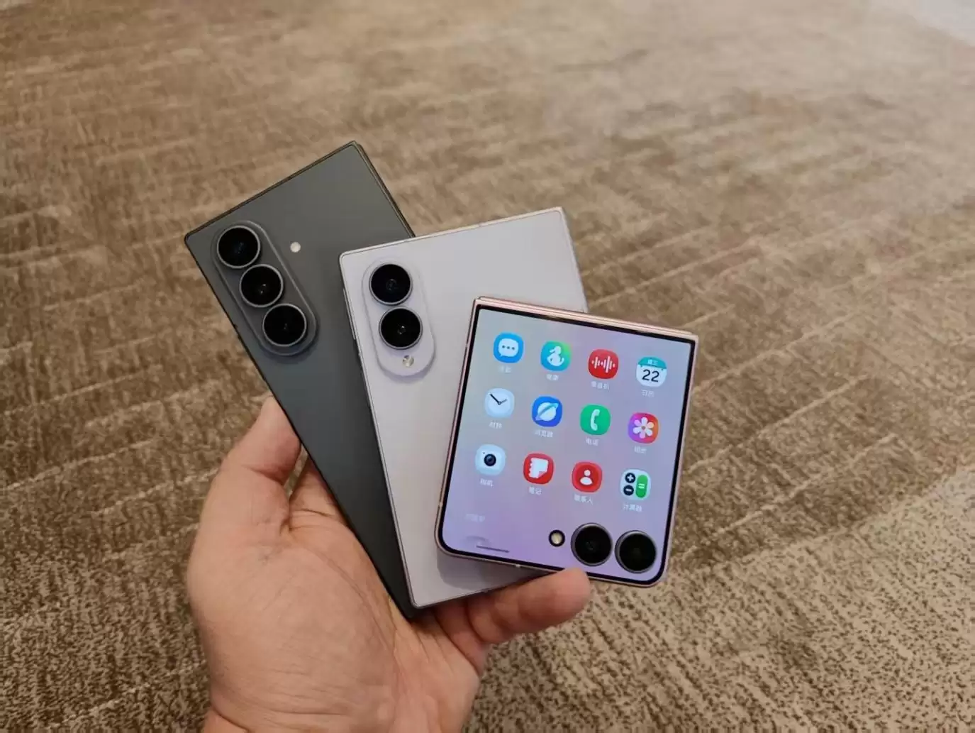 三款不同形态折叠屏！三星Galaxy Z Fold8 Ultra、Z Fold8及Z Flip8正式发布