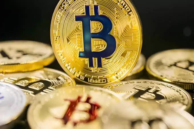 特 朗普关税战血洗加密货币!比特币、以太坊、SOL、XRP等齐重挫