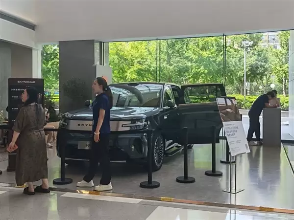 小米澎程爆了！销售：单店小订近200单 北京上周末破2000单