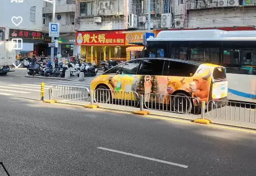 牛人开牛车！网友偶遇《牛来》理想MEGA痛车炸街：回头率100%