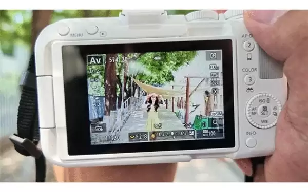 轻巧高颜值的随身拍照神器 佳能EOS R50 V上手体验